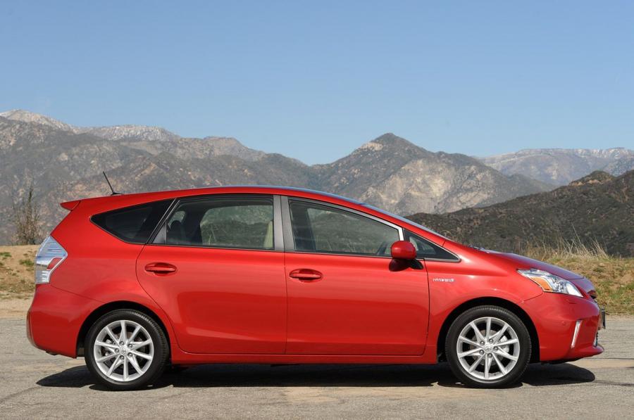  Toyota Prius V 2011 года  (фото 110 из 208)